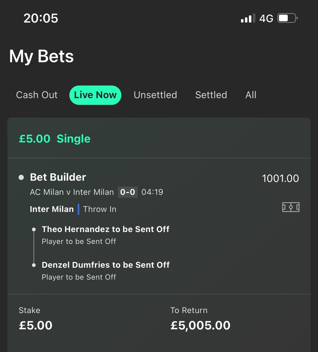 LukeCrossley9's tweet photo. @BadManBetting Got to be worth a fiver for a big scrap https://t.co/y95p81S5GV