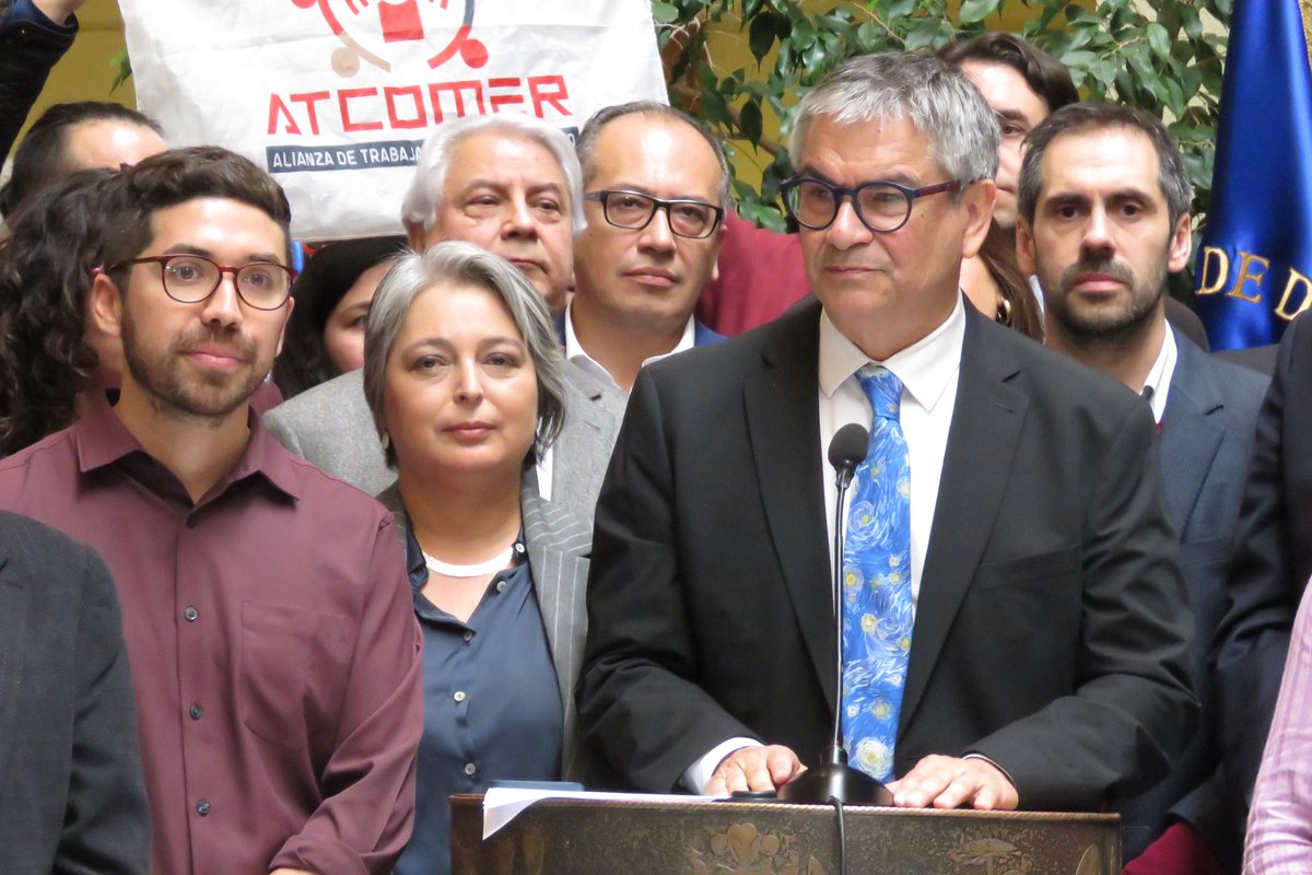 hector_ulloaa's tweet photo. Aprobamos en primer trámite el proyecto que reajusta el salario mínimo, con 120 votos a favor. Pasa ahora al @Senado_Chile

Lo importante, es dar un horizonte de dignidad a quienes hoy viven bajo la línea de la pobreza, y cautelar que la medida no genere desempleo. @BancadaPPD_IND 

___
El proyecto establece que, desde el 1 de mayo de 2023, el ingreso mínimo se eleva a $440.000 para los trabajadores entre 18 y 65 años de edad. 

A contar del 1 de septiembre de 2023, sube a $460.000. 

Desde el 1 de julio de 2024, ascenderá a $500.000.