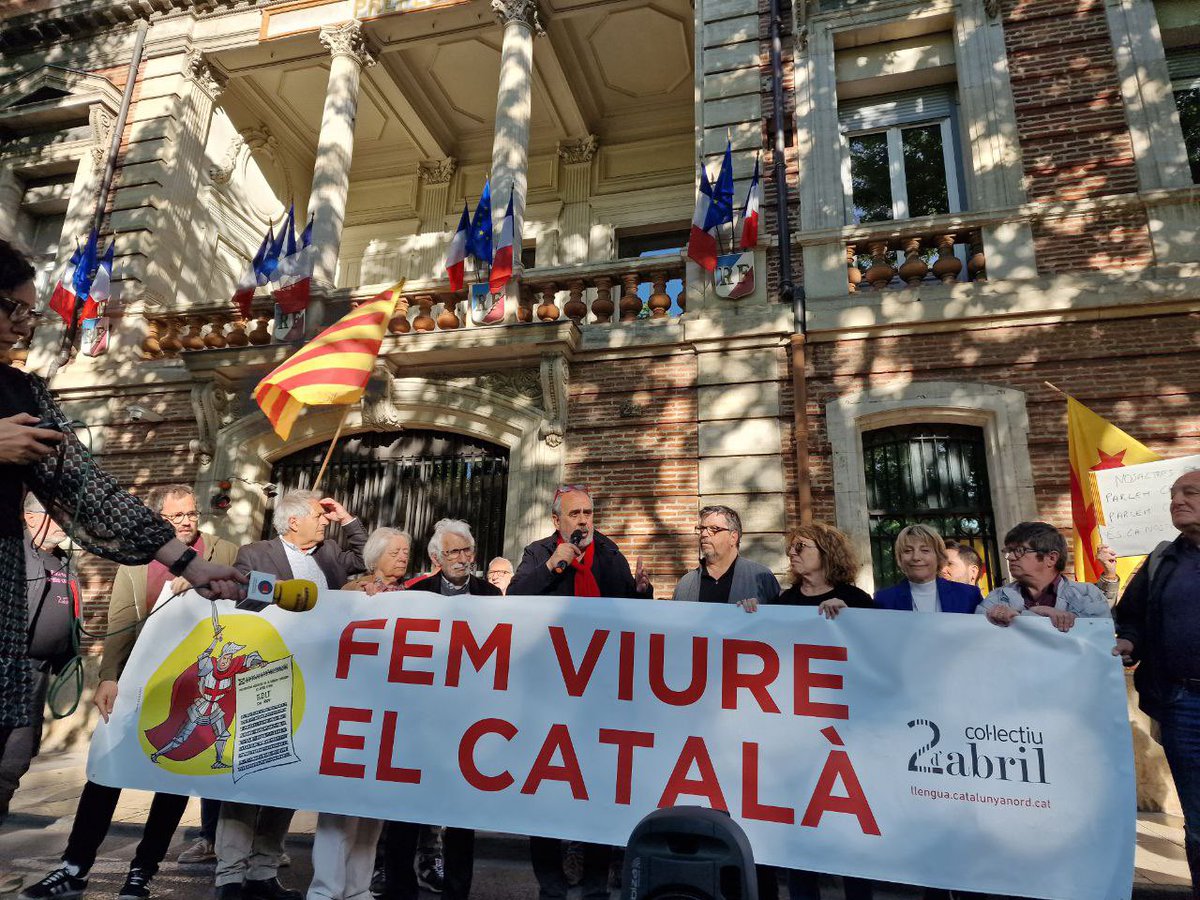 📢 Ens mobilitzem per denunciar la persecució del català a la Catalunya Nord 👨‍⚖️ Els tribunals francesos prohibeixen la nostra llengua als plens municipals, però hem recorregut la decisió Tot el suport a Elna, Tarerac, Banys, Sant Andreu de Sureda i Portvendres!✊