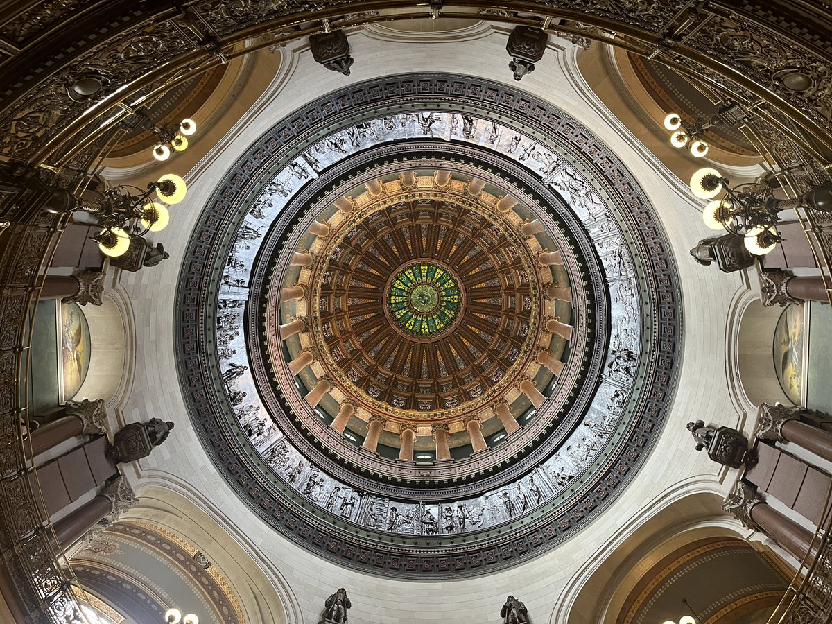 Students for Innovation: Advocacy Day at the State Capitol! 15 middle school students from @ccsd21london & @ccsd21holmes presenting their work with techto lawmakers and other students from around IL. #advocacyday #IDEAIL @tracycrowley77 @jodigreen21 @ericashidle @ccsd21 #21Learns