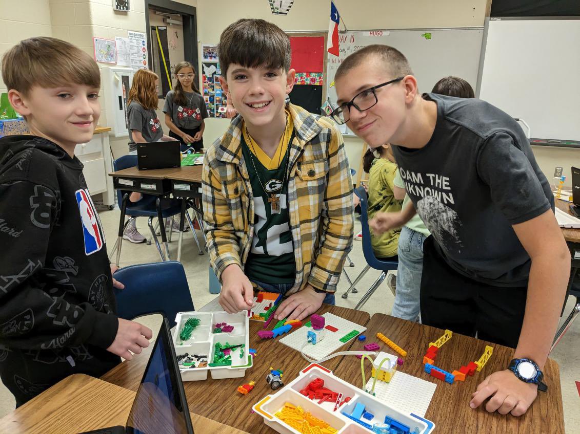 JuleeManley's tweet photo. Students in Mrs. Hugo’s class are currently designing and coding their own amusement park ride for the @BeltonISD LEGO Challenge! #BISDcreates #InspiringDreams #EmpoweringFutures https://t.co/jNBr96MnPO
