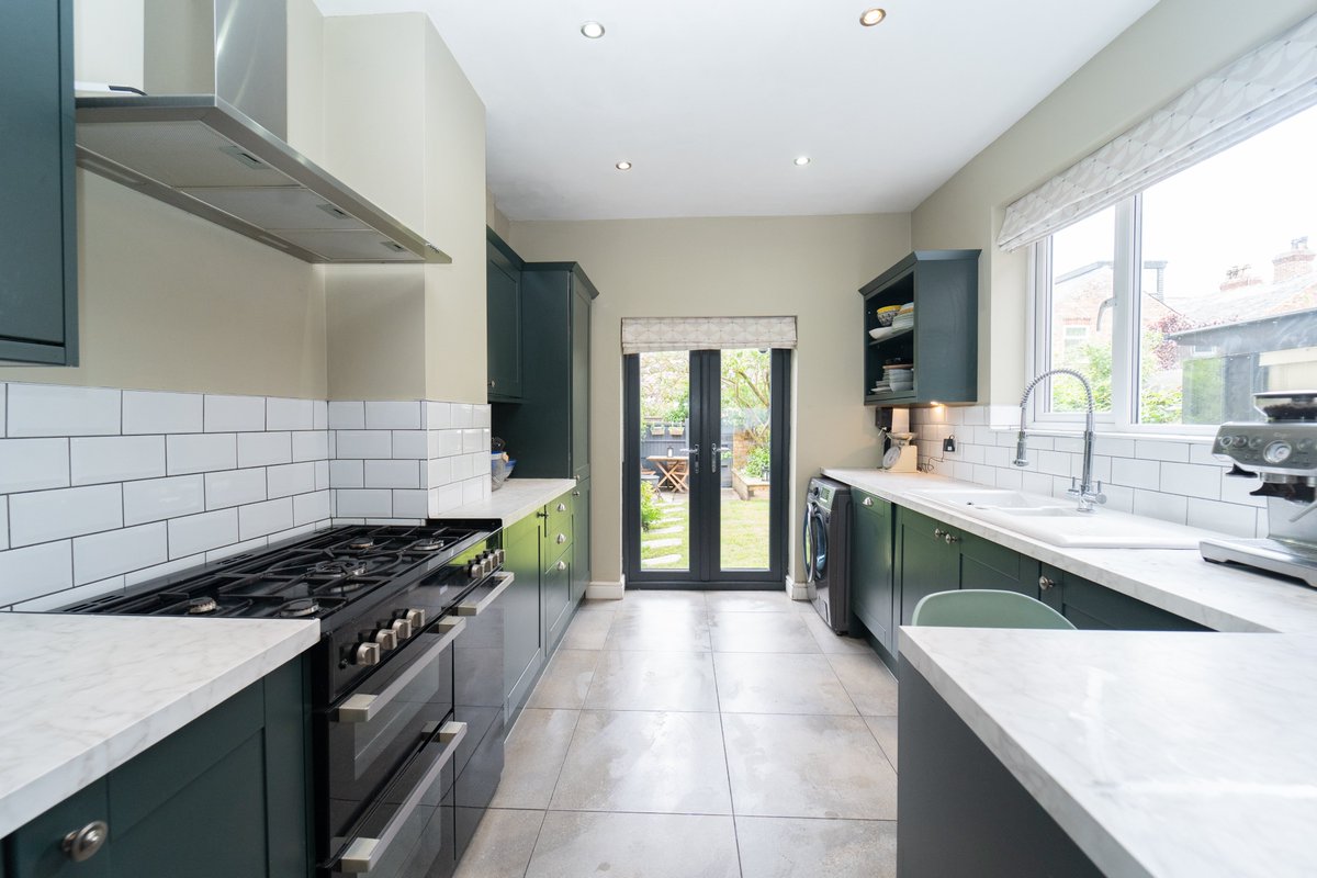 jpandbrimelow's tweet photo. NEW #GrangeRoad #Chorlton. A truly stunning & stylishly presented, THREE DOUBLE BEDROOM, period mid-terrace property, with a box bay window to the front aspect. Located on a highly popular tree lined residential road, off Oswald Road. https://t.co/haD6uyEkjc https://t.co/MXGLL00b8M