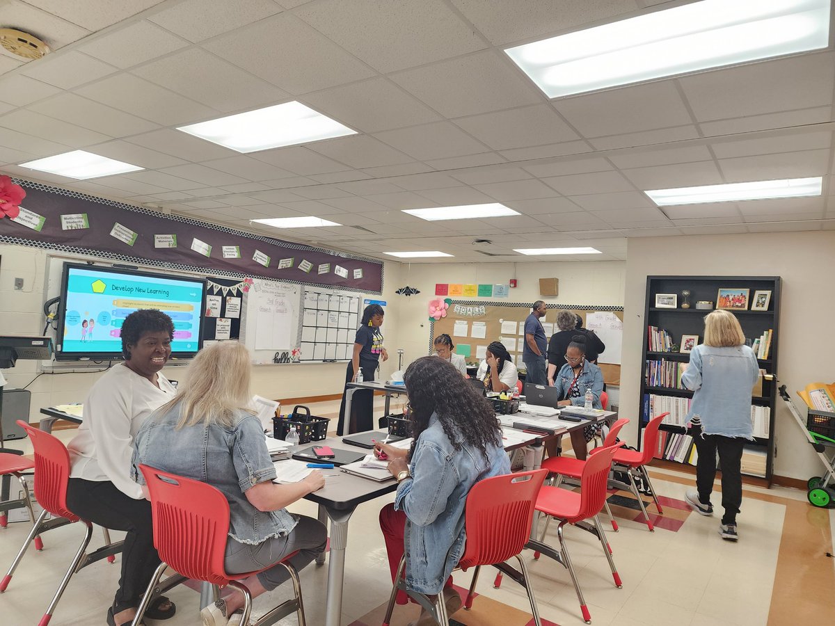 RVariest's tweet image. EOY cluster at Robinson Elementary focused on bridging the school year and summer learning to continue growing students. @NIETteach @TheresaHamiton @intrepid898