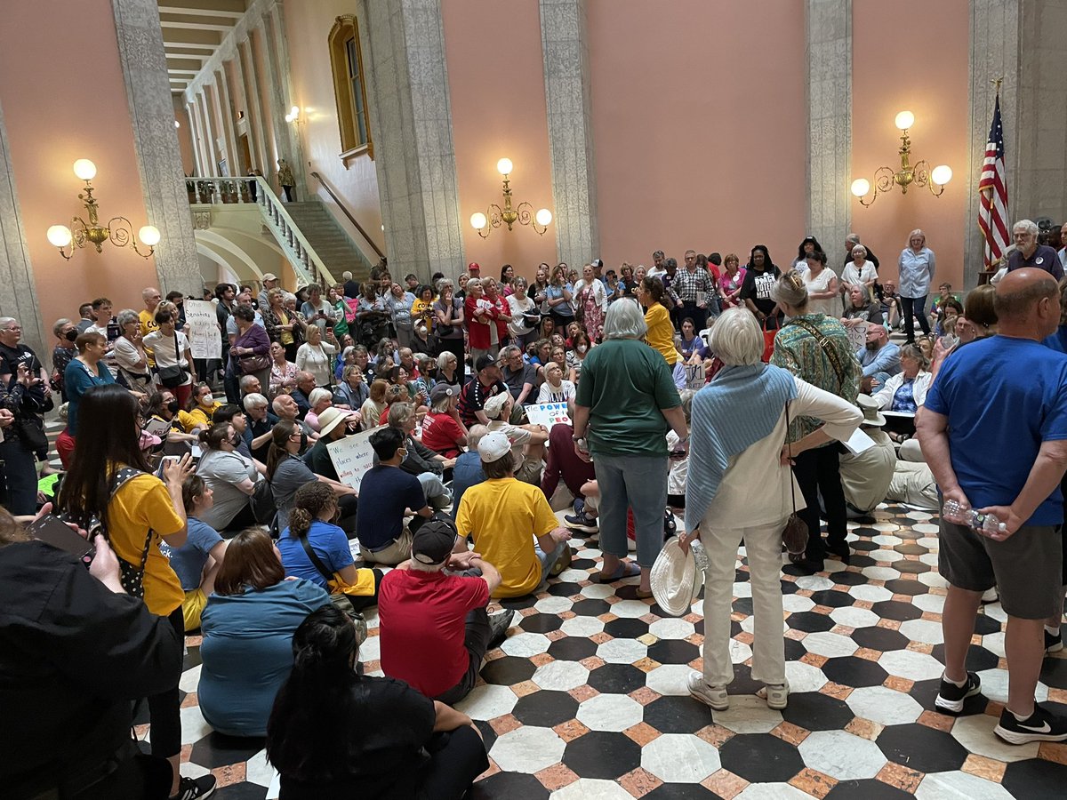 oh_gorski's tweet photo. Shut Ohioans out of the chamber? We’ll take a seat. #NoOnSJR2 #ProtectOnePersonOneVote https://t.co/pnS5LcvfM9