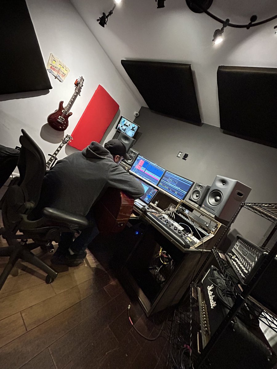 AI &amp; MUSIC: Behind the scenes: a look at the original lyrics and music and the recording process behind the smash-hit <a href="/CBS58/">CBS 58 News</a> AI-written single, ‘Oh, #Milwaukee!’ See the whole story: cbs58.com/news/oh-milwau… <a href="/cherrypitstudio/">Cherry Pit Studios</a>