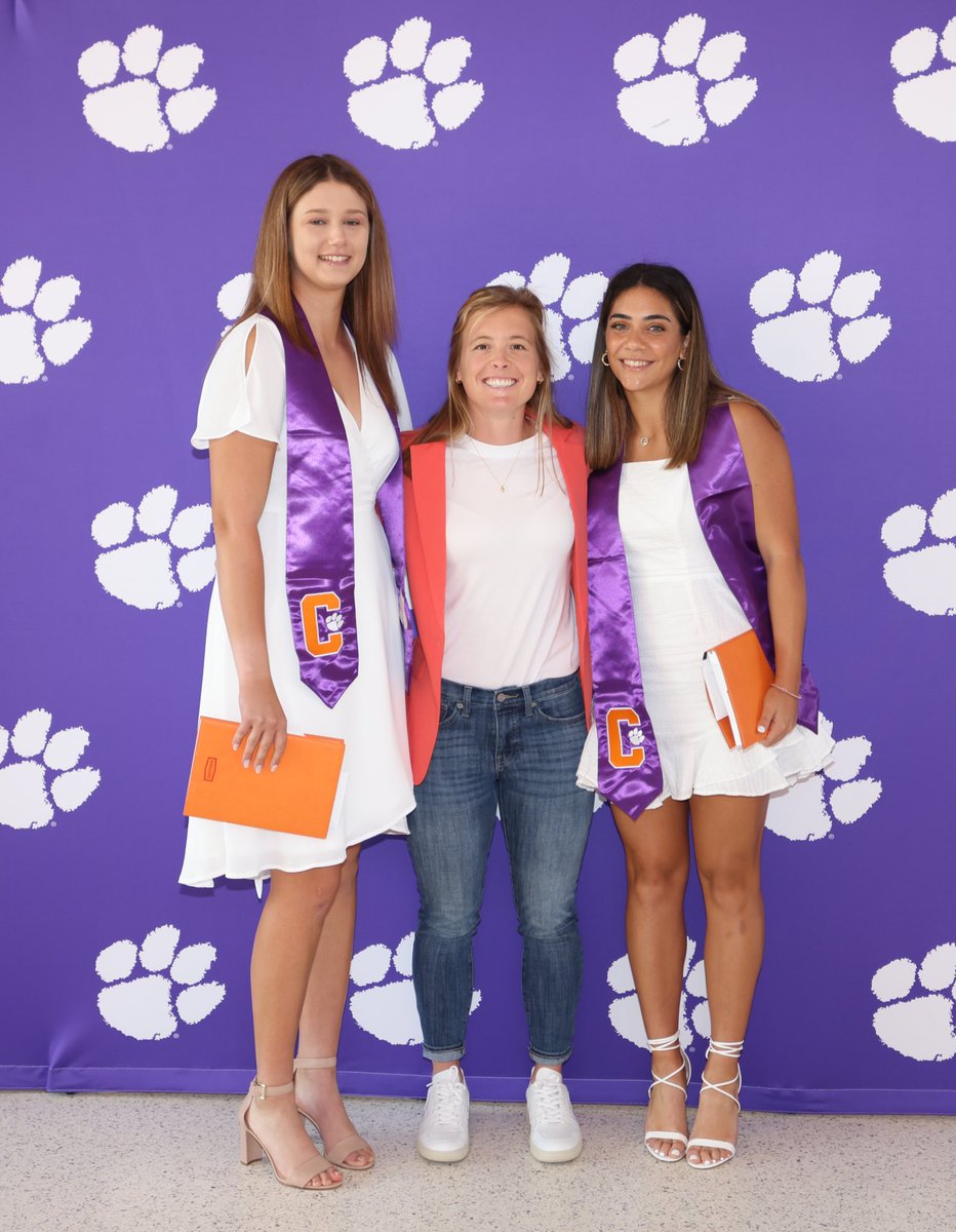 ClemsonWTennis's tweet photo. Congratulations to Eleni and Lana on receiving their graduation stoles! Thank you for everything you’ve done for our program 👏👏 https://t.co/WxKueqBR2X