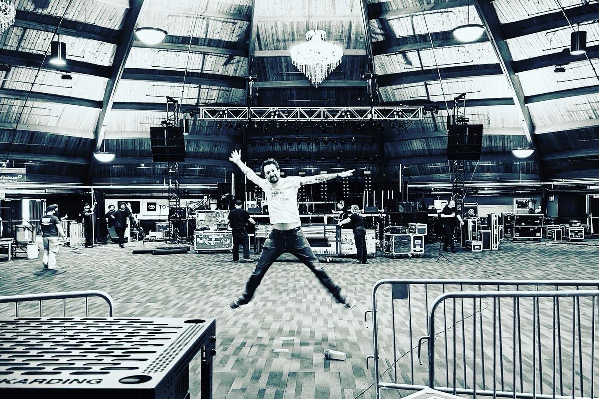 Show 2763 (📷 Emily Bonney) was a blast. Now JUMPING FOR JOY about tonight’s show in Wallingford CT! 

Doors 6.30, music 7.30, @chuckragan <a href="/Interruptweets/">The Interrupters</a>  we close out. Tickets available. See you here!