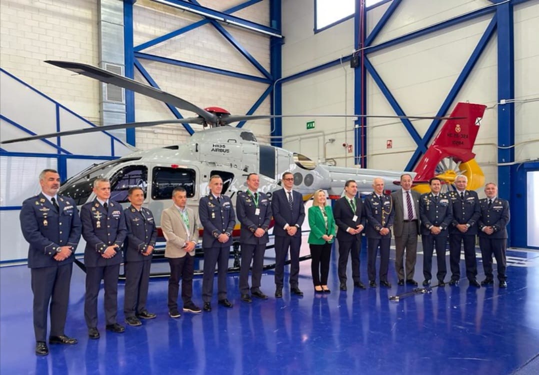 kico61's tweet photo. Primer H135 #Helionix para @EjercitoAire que entrará en servicio en #Ala78 Base Aérea de #Armilla #Granada para sustituir a los @Sikorsky S-76C
Enseñanza pilotos @AirbusHeli #España #Albacete https://t.co/l7G7n9thSc