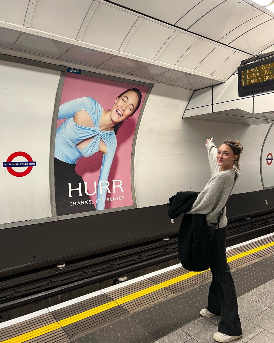 AidaAtarssa's tweet photo. je suis affiché dans les métros londoniens, et vous ça va sinon ? https://t.co/QFJHr7MvCQ