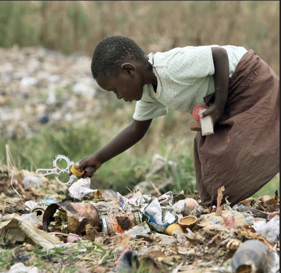 Mit den Billionen Dollar, die für eine Fake Pandemie sinnlos und kriminell verschwendet wurden, könnte man allen Kinder der Welt ein würdiges Leben ermöglichen. Allen!