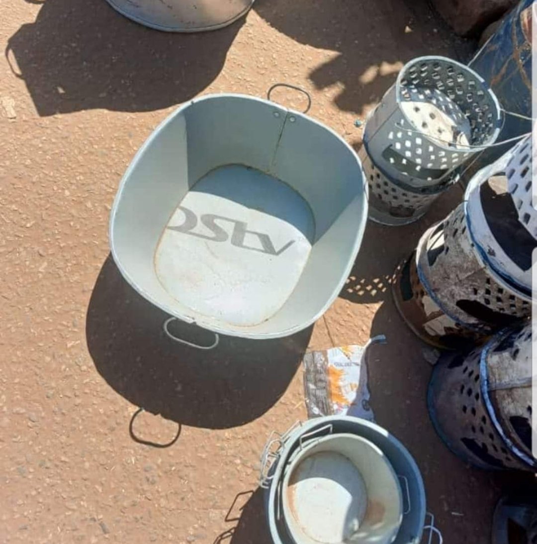 henzy_lb's tweet photo. if your dstv dish got stolen, tisambilamo kuno😂😂😂😂 https://t.co/nVNNdCyimb