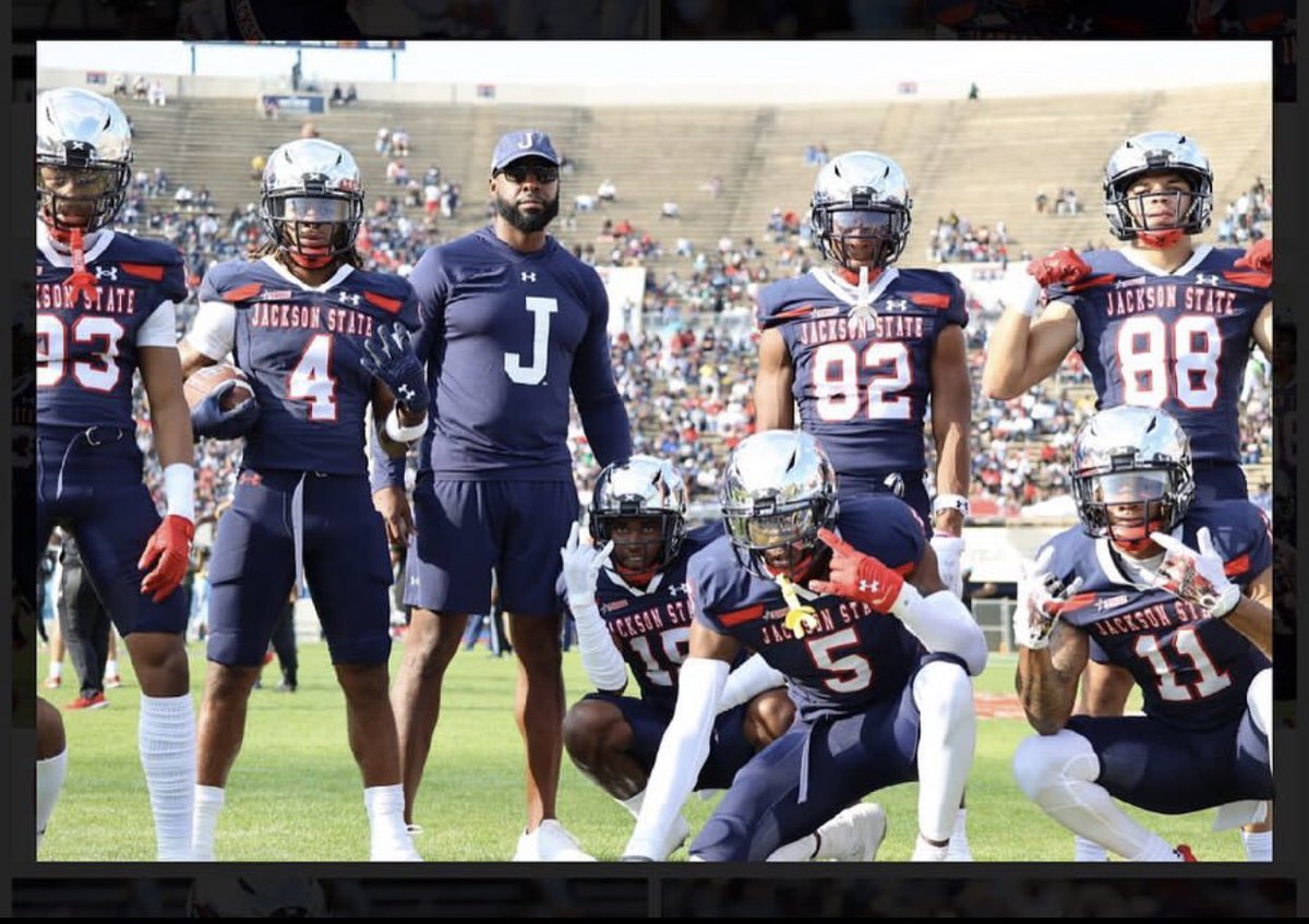 Extremely blessed to receive my first d1 offer from Jackson state university #AGTG💙🤍 @CoachMortonJSU @GoJSUTigersFB  <a href="/Coach_EDavis/">Coach_Davis</a> 
<a href="/Drivenfromabove/">Coach Hicks</a> <a href="/rickyreddd023/">Coach Ward</a>