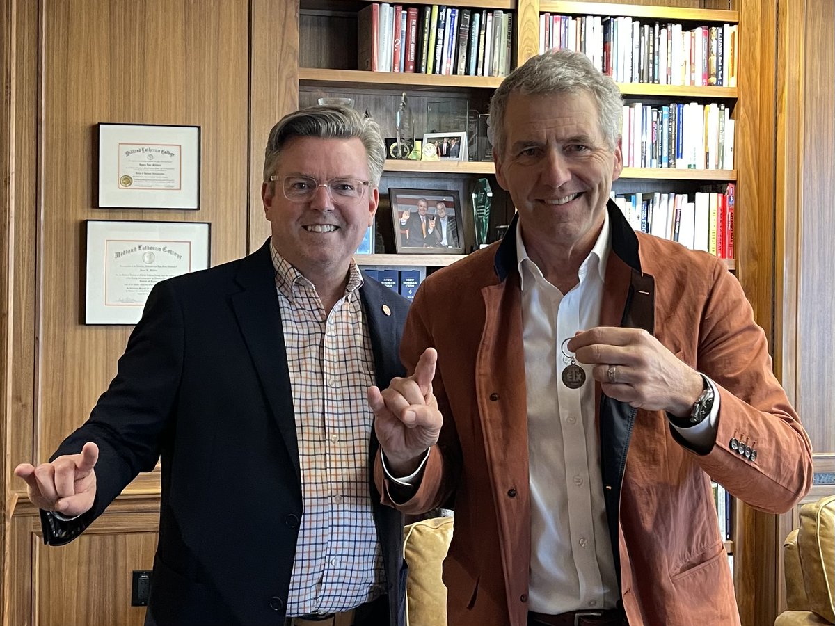 It was an honor to present <a href="/jbmilliken/">James B. Milliken</a>, Chancellor of the UT System, with his @texasexes Life Membership today. Hang onto that keytag, Chancellor! Hope to see you at a tailgate come fall.