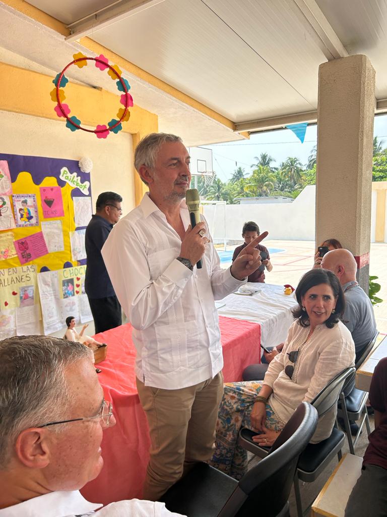 ItalyinMEX's tweet photo. Maravilloso visitar, junto a la ONG italiana #AVSI, los proyectos de desarrollo social, económico y escolar impulsados por @eni en #SanchezMagallanes, #Tabasco.

@AvsiMexico https://t.co/xA2ylOKdMa