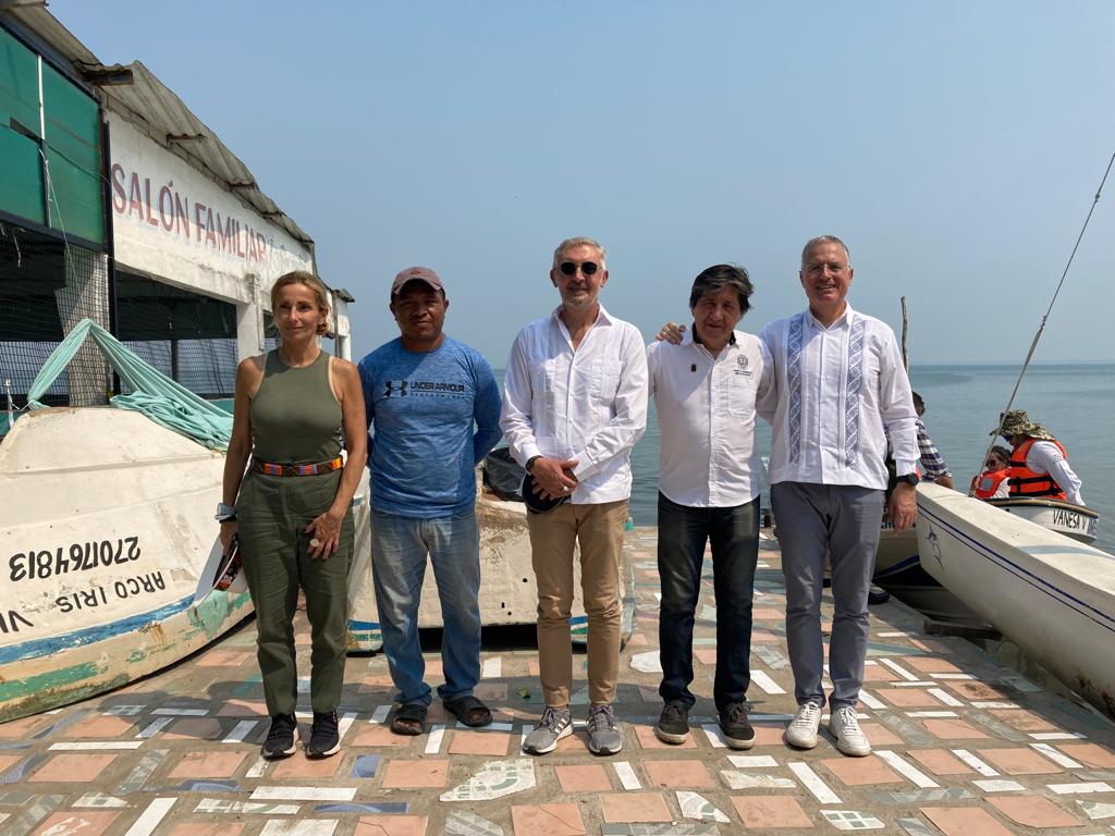 Maravilloso visitar, junto a la ONG italiana #AVSI, los proyectos de desarrollo social, económico y escolar impulsados por <a href="/eni/">eni</a> en #SanchezMagallanes, #Tabasco.

<a href="/AvsiMexico/">AVSI México</a>