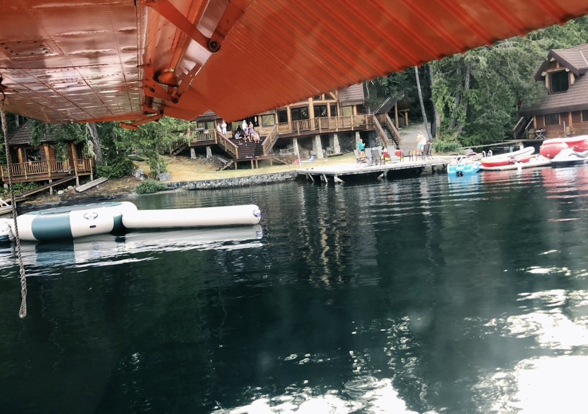 RobinReichman1's tweet photo. Cottage #sunshinecoast #BeautifulBritishColumbia 
#RubyLake 💦 https://t.co/Ix49WOrWXb