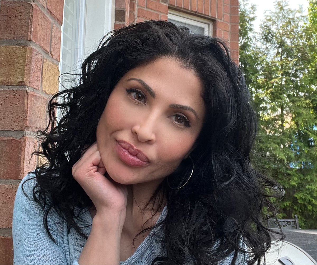 UTheKnockOut's tweet photo. Get out there and soak up that vitamin - D!! ☀️☀️☀️
Happy Wednesday Beauties!!🌻🌻🌻🌻
#ursulastolf #livingmybestlife❤️ #surrenderandtrust #makegoodchoices https://t.co/6tWAQk2h6Z