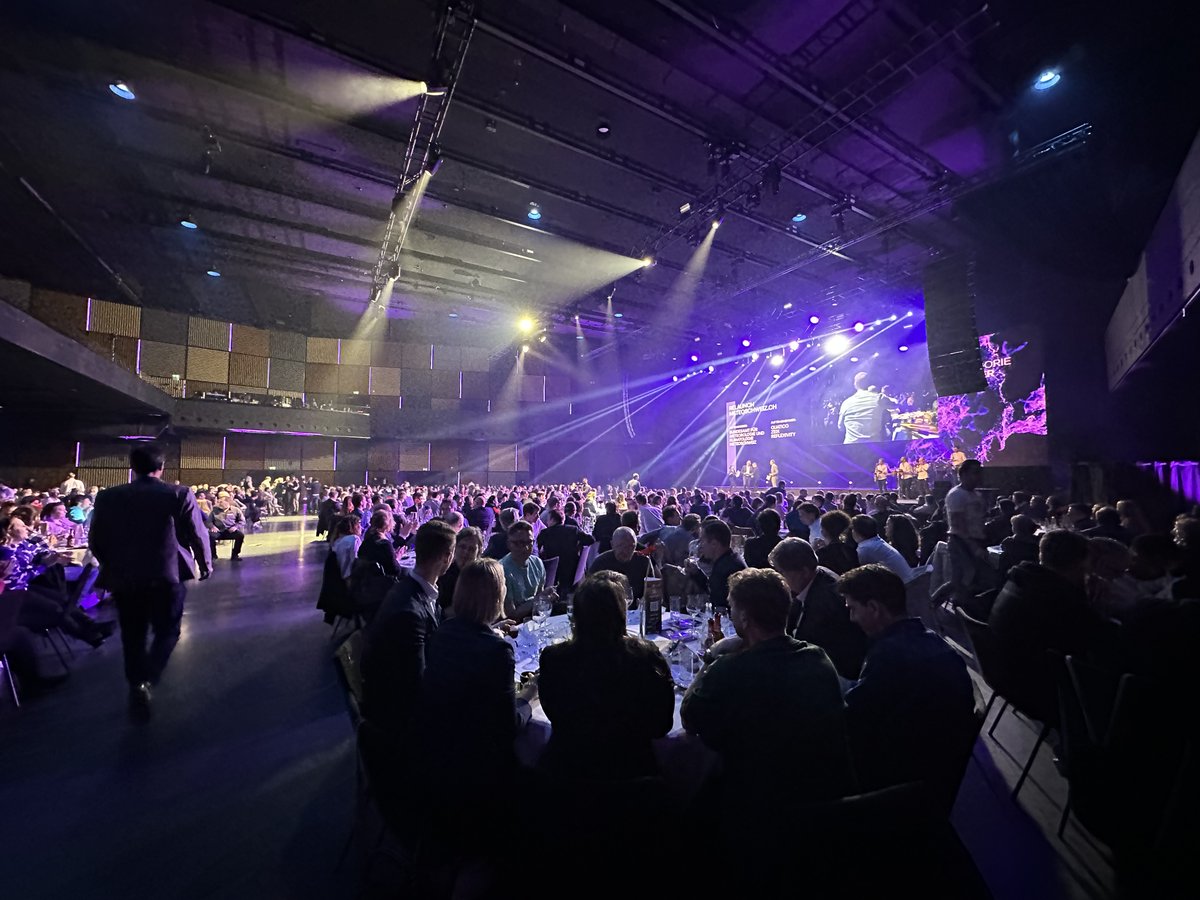 bestofswissweb's tweet image. Breaking: Wetter schlägt Taschen! Meteo Schweiz gewinnt hauchdünn vor Freitag und wird Master of Swiss Web 2023. Herzliche Gratulation! #bosw #bestofswissweb #bosw2023