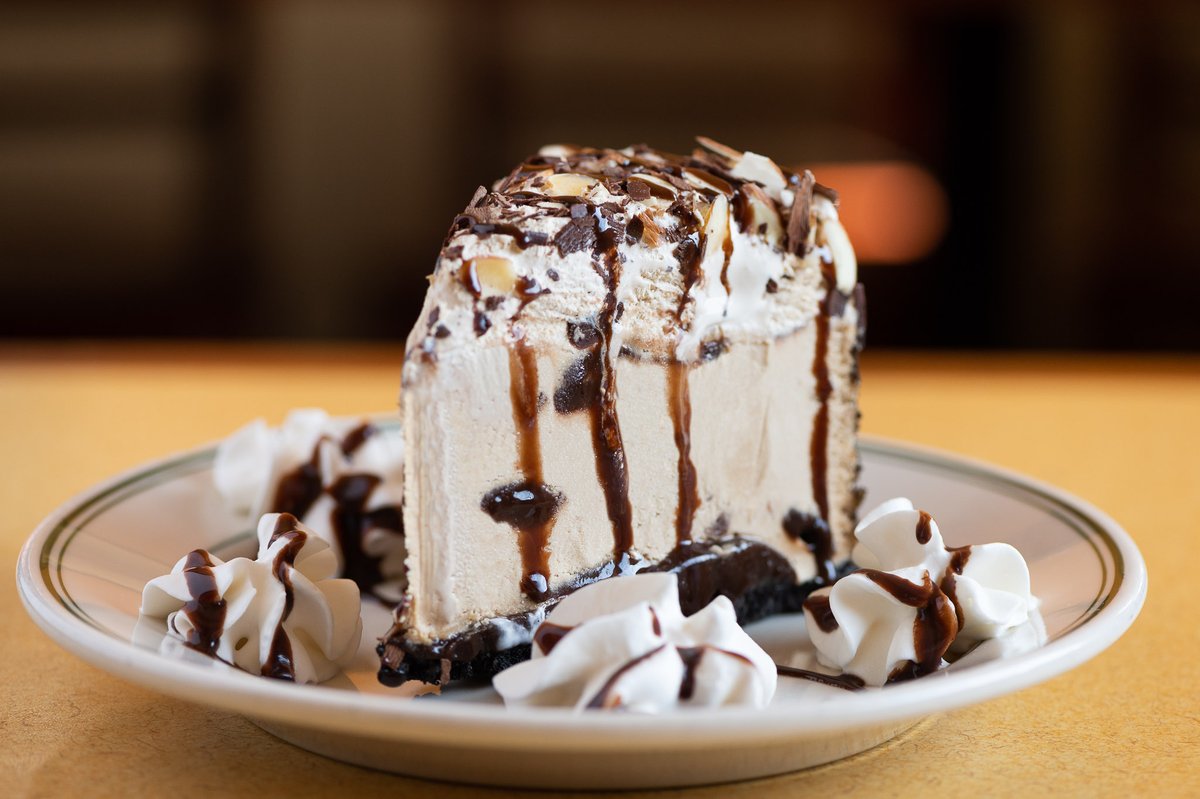 maryspizzashack's tweet photo. Treat Mom to a FREE slice of our Mud Pie this Sunday when you treat her to her favorite homemade pizza. It's #MothersDay at #MarysPizzaShack ❤️ https://t.co/t5onZsXrsy