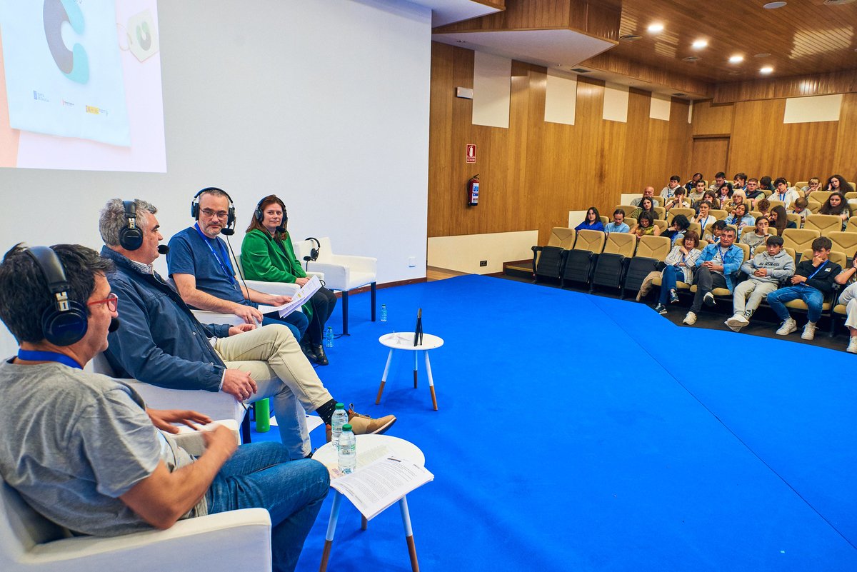 Agora no aire na @radiogalega programa desde a #galiciencia <a href="/tecnopole/">Tecnópole</a> 
Tamén falaremos con Amena Karimyan sobre ás mulleres e nenas ás que non se lle deixa ver o ceo en Afganistán