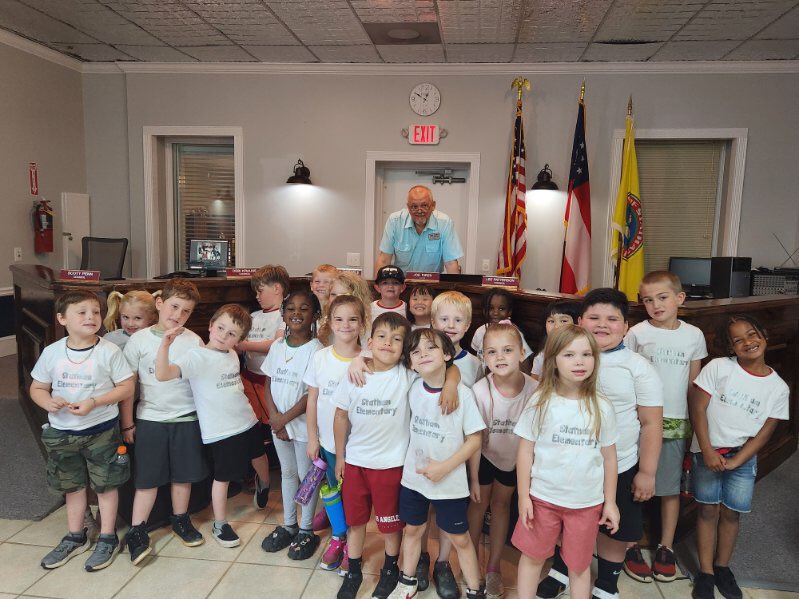 StathamElem's tweet photo. Kindergarten takes on Statham! This field trip focused on Social Studies Standards that highlighted Community Helpers.
Thank you to our Kindergarten Team and Parent Volunteers for helping make this field trip a memorable one!
#WildcatPride #ConnectingattheCore ❤️🖤 https://t.co/BRwjdEeeY9