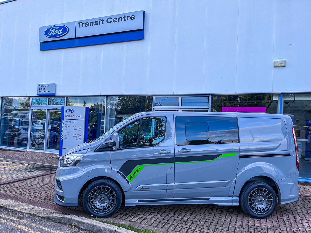 Driven247yt's tweet photo. Can’t beat a little walk around your local @forduk dealership sometimes…saw this MS-RT Transit that was parked perfectly out front for this photo!
•
#msrt #ford #fords #transit #van #fordtransit #fordconnect #transitcustom #ozracing #fastford #fordperformance #transitvan #van https://t.co/pFz6DXZKgp
