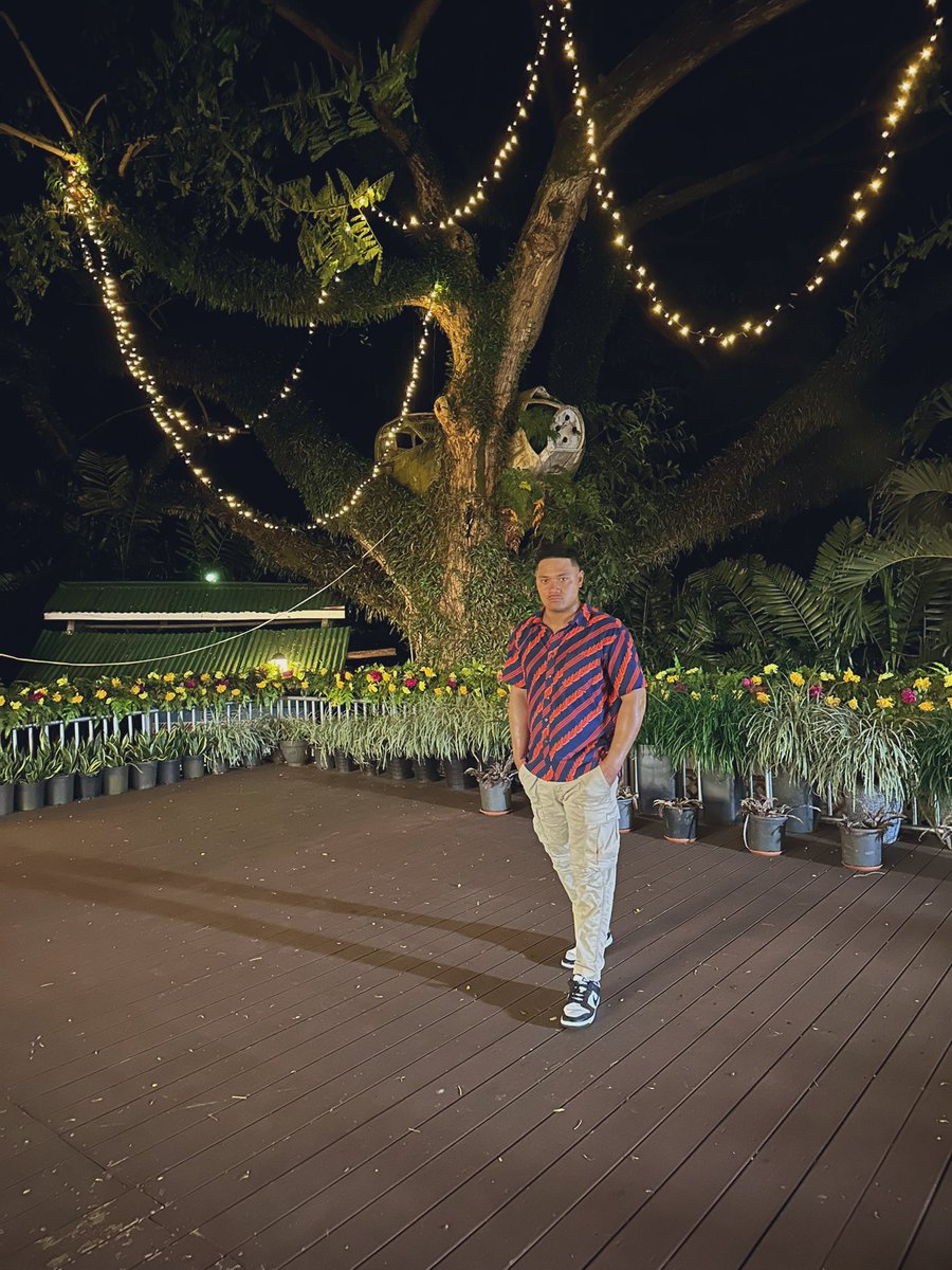 alegismith's tweet photo. samoa treatin me well https://t.co/uq4F69EFtX