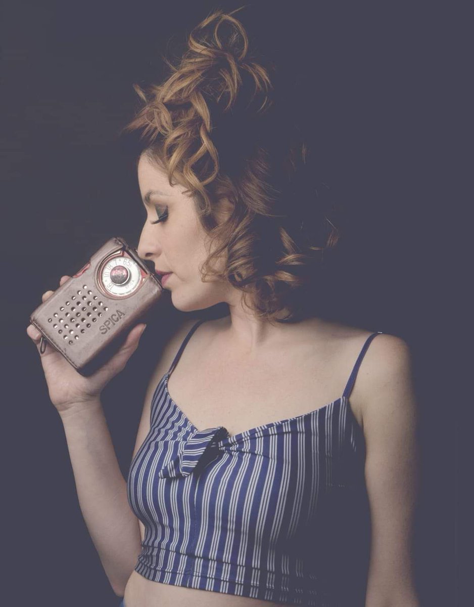proyectosonoria's tweet photo. #LulaMeulen suena en #ProyectoSonoria 
Esta música, cantante y compositora está lanzando su primer disco solista RADIANTE MICELIO. Escucha la entrevista completa acá 

💿🩷 https://t.co/gaueGcfj8M 🩷💿 https://t.co/0LJ43GwZEW