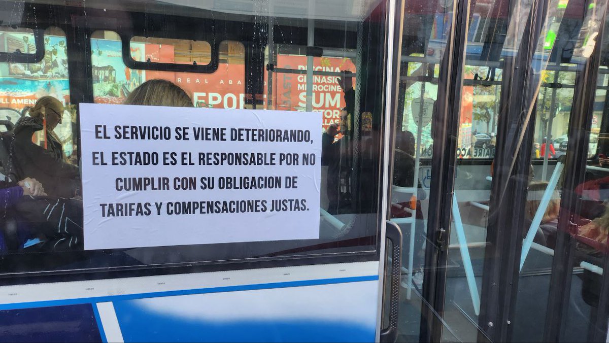 Alicialadivina's tweet photo. Le pagamos las paradas, las calles, el boleto y al tipo de la #124Linea  no le alcanza
Reconvertite
Poné un #Parripollo
Comprá una franquicia
Andate a Meami a hacer negocios
#EmpresariosLadrones https://t.co/Bqs80apR8S