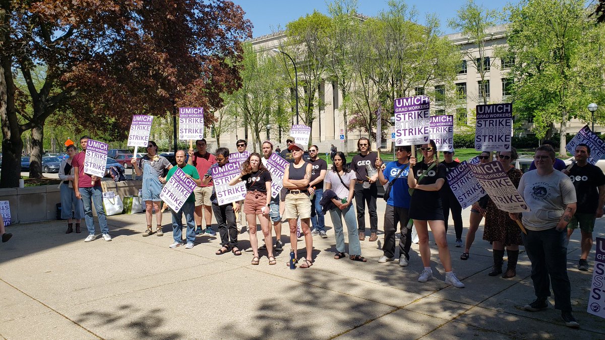 geo3550's tweet photo. Picket for summer funding justice happening outside the @umichLSA building now!

Summer funding is not a handout or a favor. It's a basic necessity for anyone in grad school. The chaotic Rackham Plan rollout has left too many in the lurch. We need reliable summer funding now! https://t.co/h94oJ2RZca