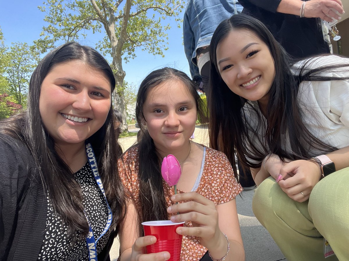MsGungorsClass's tweet photo. Such a fun day completing our Earth Day projects with family members! Students repurposed recycled materials in different ways! @SearingtownK5 @HerricksSup https://t.co/cinptTvEzp