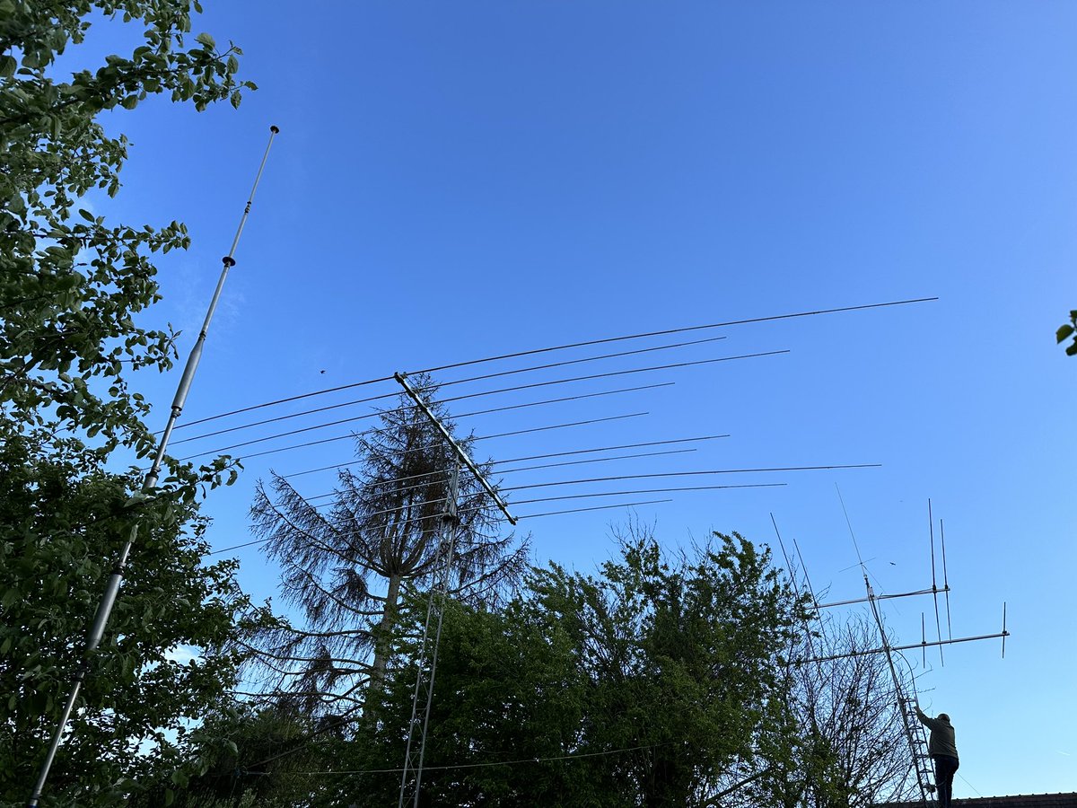 6V7T's tweet photo. Building up little antenna farm with F5NVF @F5RAV  in Normandy. https://t.co/b1tt8tqSy2
