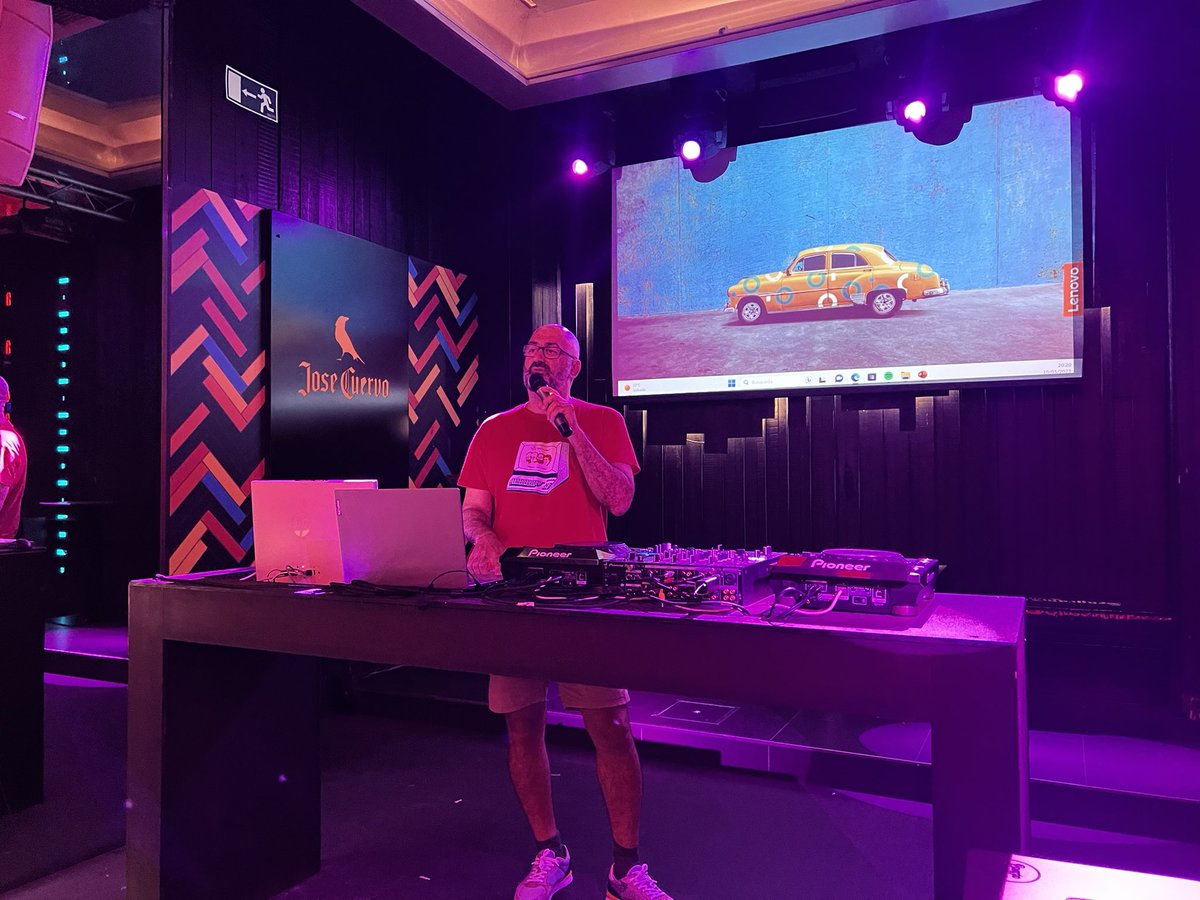 IaaSgeek's tweet image. Proud sponsors of the Lightning Talks at #JOTB23 . It’s always great meeting old and new friends! #LifeAtAWS #developers