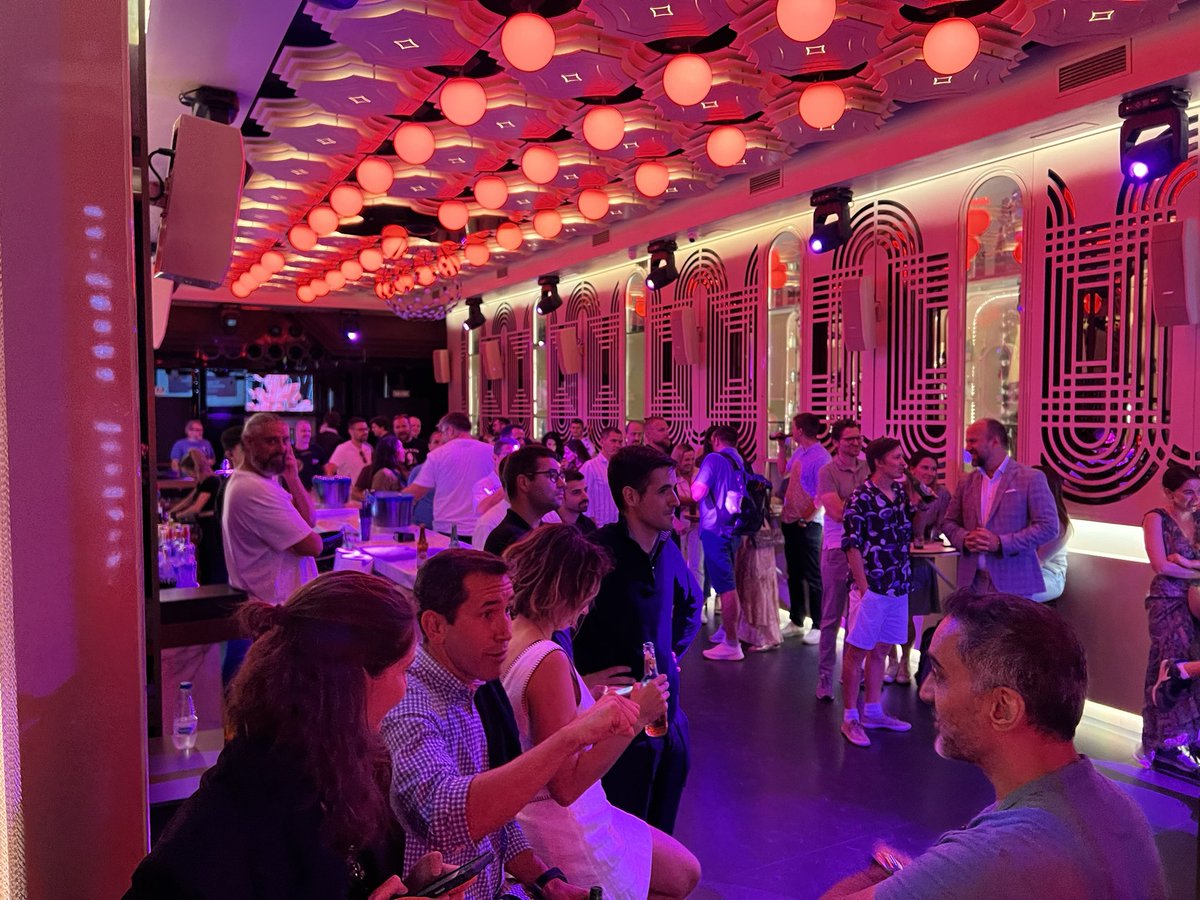 IaaSgeek's tweet image. Proud sponsors of the Lightning Talks at #JOTB23 . It’s always great meeting old and new friends! #LifeAtAWS #developers