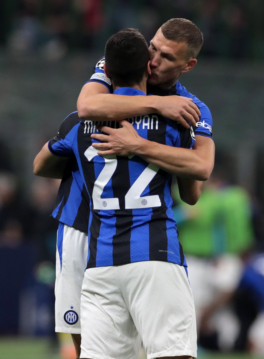 Inter_ar's tweet photo. هذا الثنائي 🖤💙

#ميلان_إنتر | #دوري_أبطال_أوروبا | #فورزا_إنتر https://t.co/mHLu1g064A