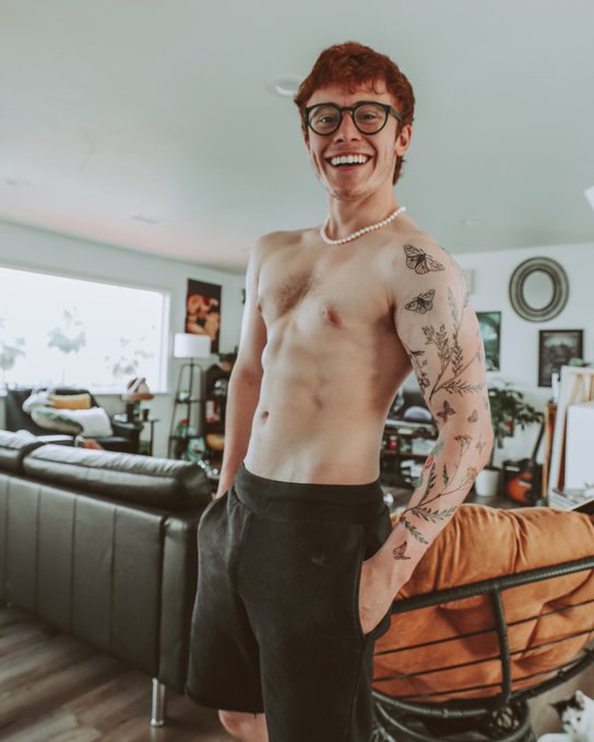 This new tattoo is growing on me ? https://t.co/vuu7Hq8EyL