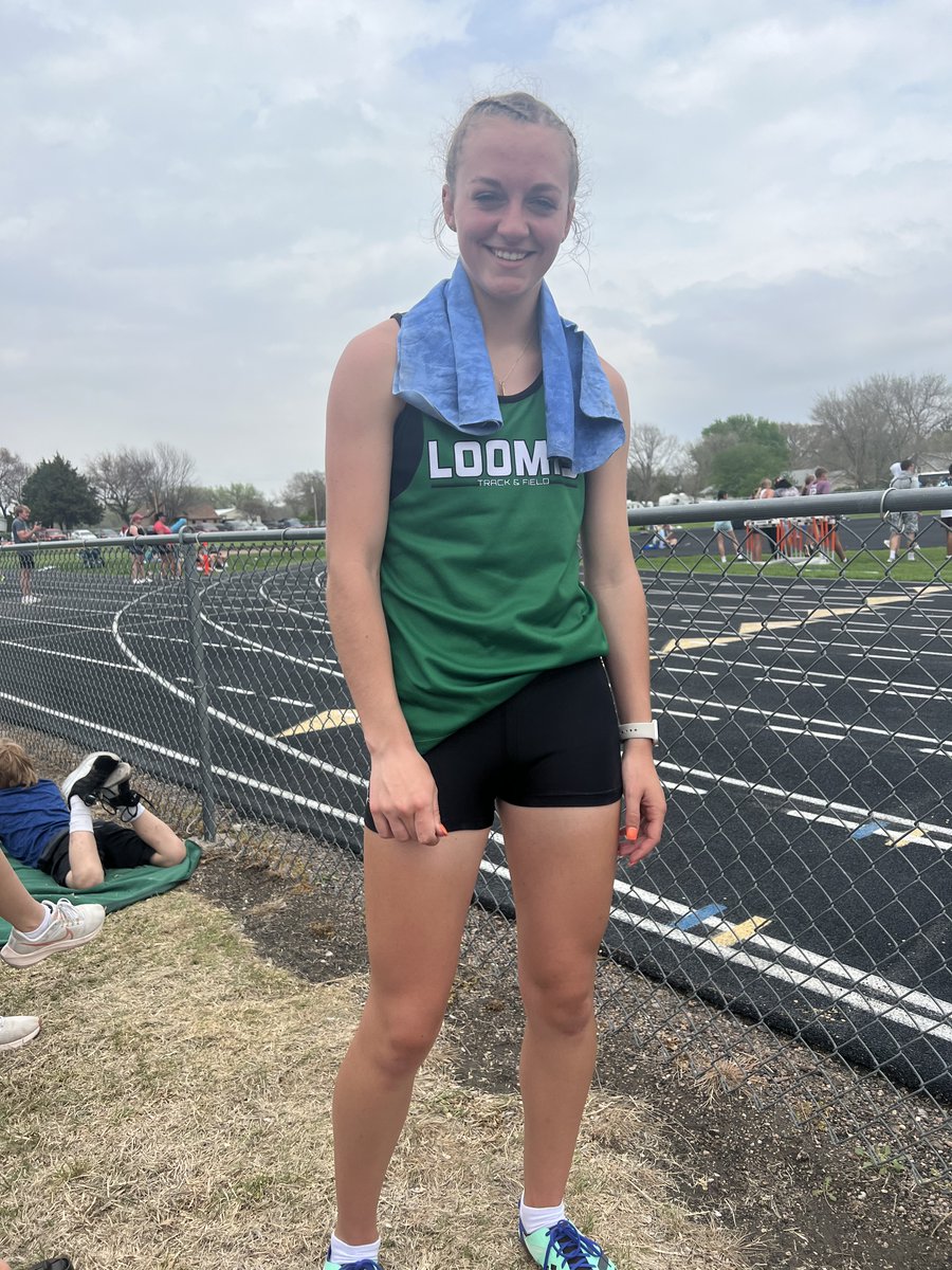Autumn Holt qualified in the 400M. #Loomiswolves