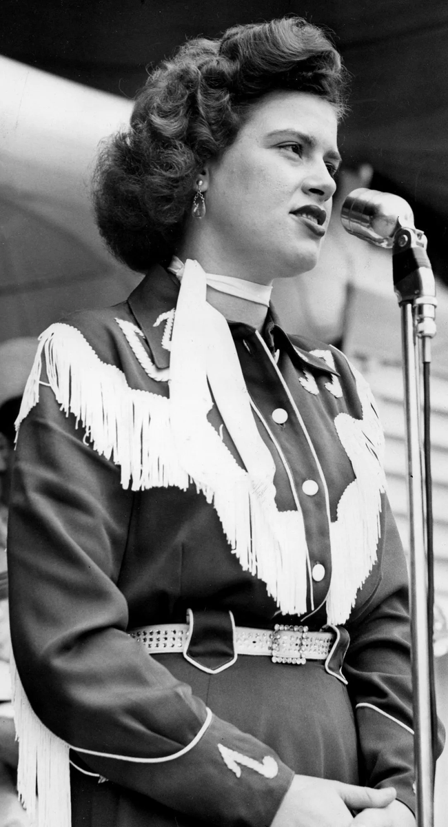 RT @TheOldHollywood: Patsy Cline performing at Centennial Park in Nashville, Tennessee, 1955 https://t.co/nnWYH5NZ0v