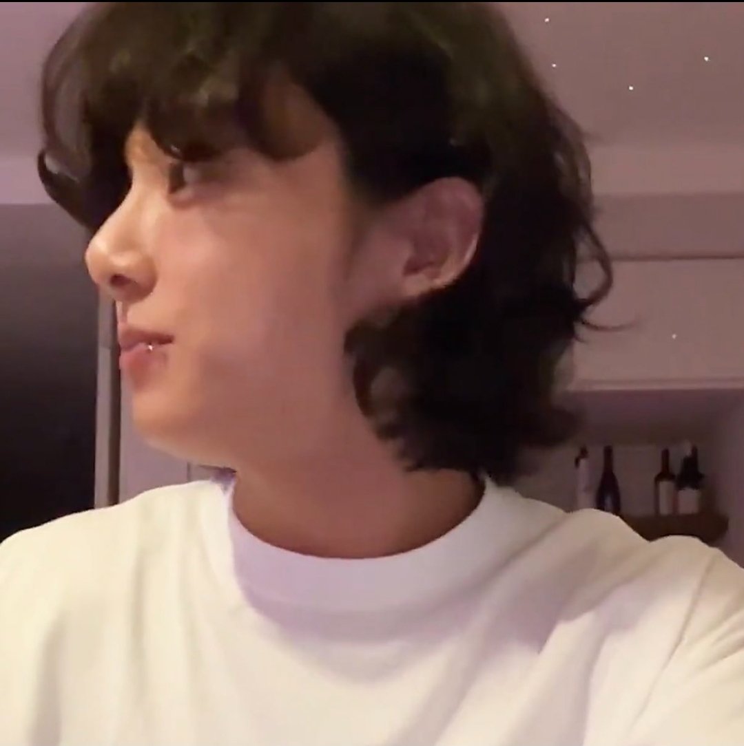 Jklouvre_97's tweet photo. @97SARCHIVES @BTS_twt I knew I wouldn't survive long hair jungkook but bro this is tough it's UNBEARABLE https://t.co/62abeGGwsq