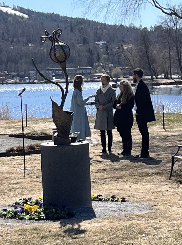 amsundin's tweet photo. So proud of my @FBAFolke colleague @SusannaRudehill who gave a beautiful speech earlier this week when the sculpture “Ignis”, at Härnösand’s Memorial for Peace, was inaugurated by H.M the King of Sweden. #härnösand @harnosandsstad https://t.co/warB2LwkG5