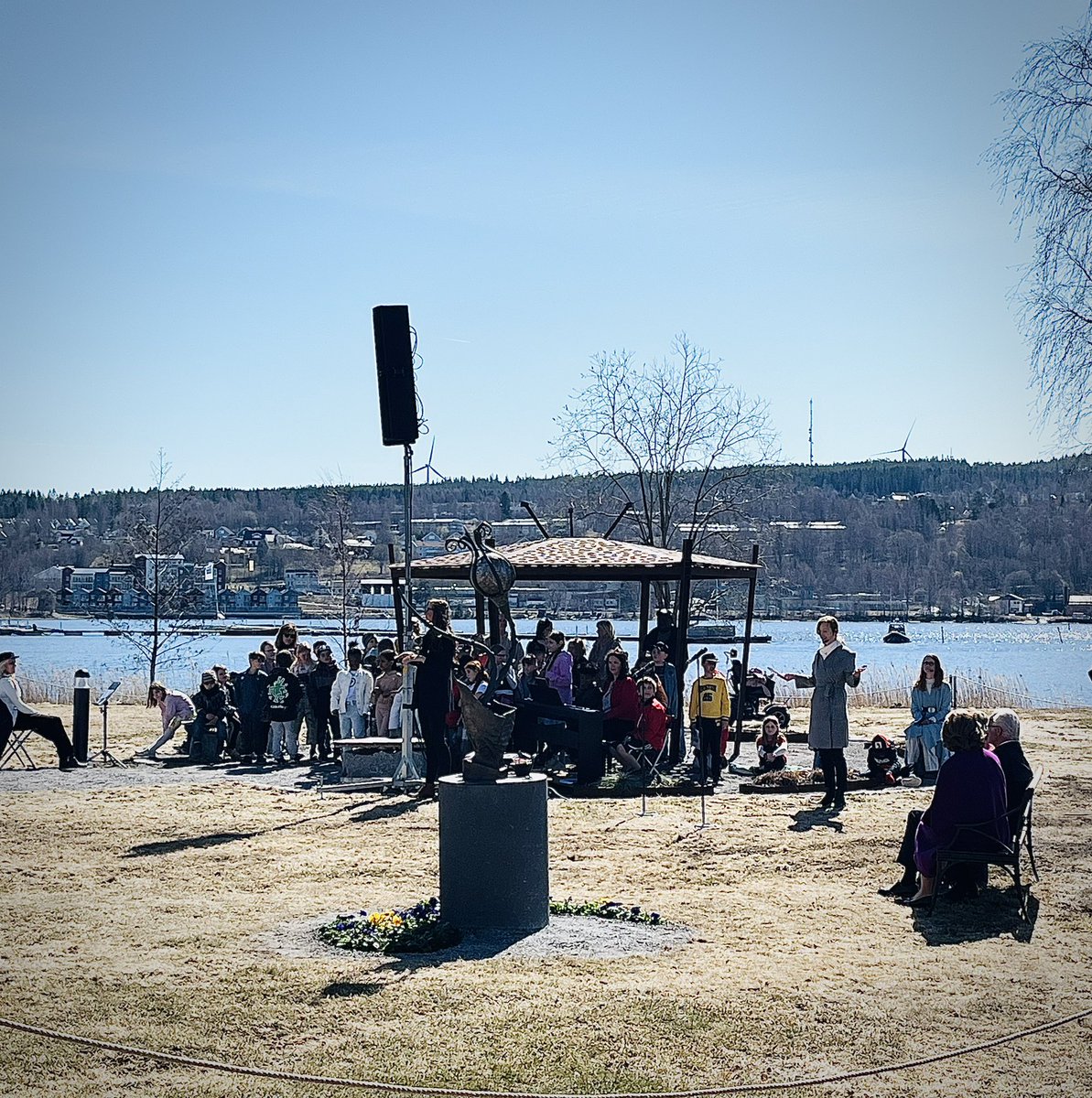 amsundin's tweet photo. So proud of my @FBAFolke colleague @SusannaRudehill who gave a beautiful speech earlier this week when the sculpture “Ignis”, at Härnösand’s Memorial for Peace, was inaugurated by H.M the King of Sweden. #härnösand @harnosandsstad https://t.co/warB2LwkG5