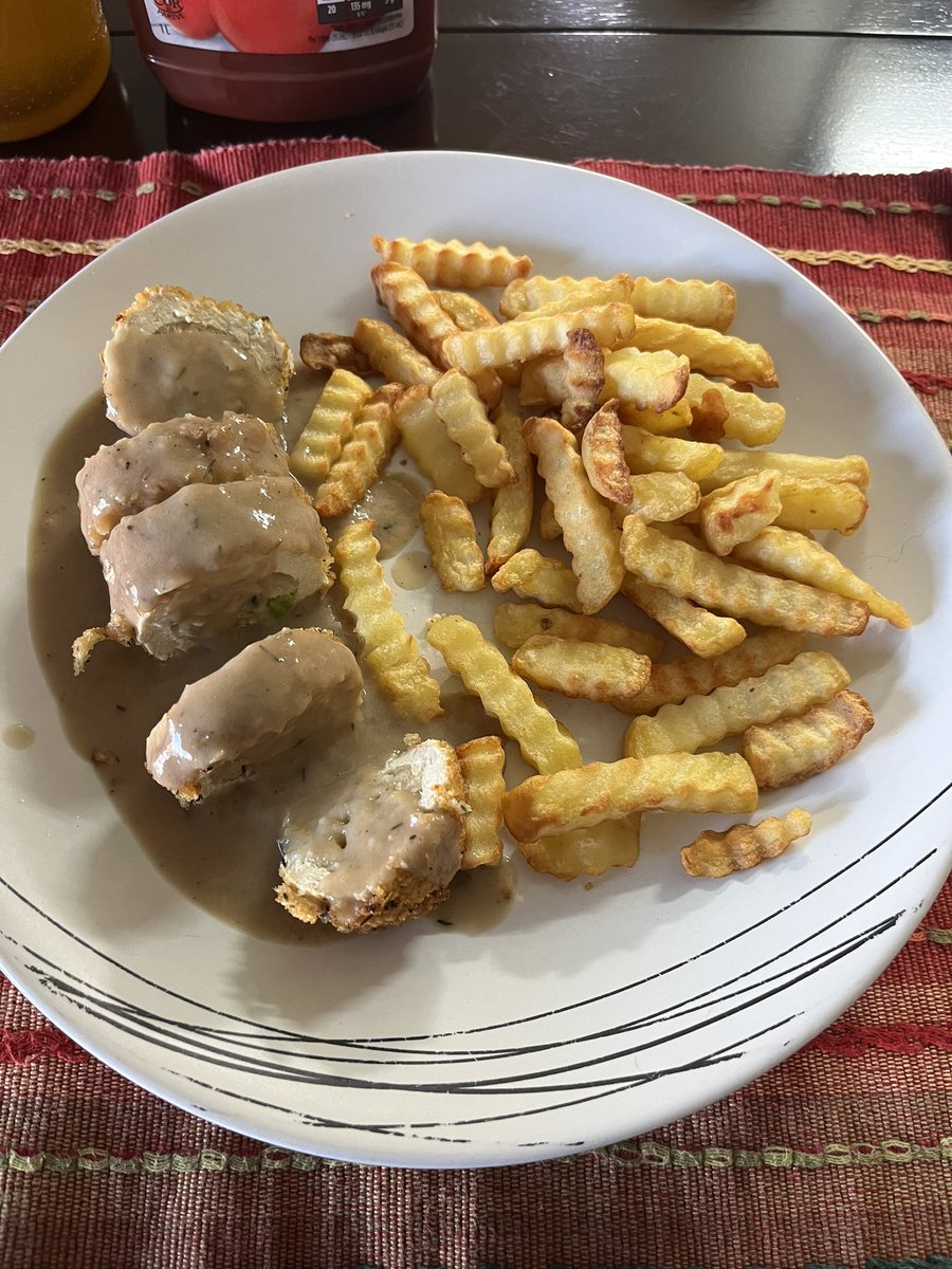 dawn_kimmy_nl's tweet photo. Vegan turkey for supper! Itโs pretty good too! #worksupper https://t.co/KObZjGYwvw