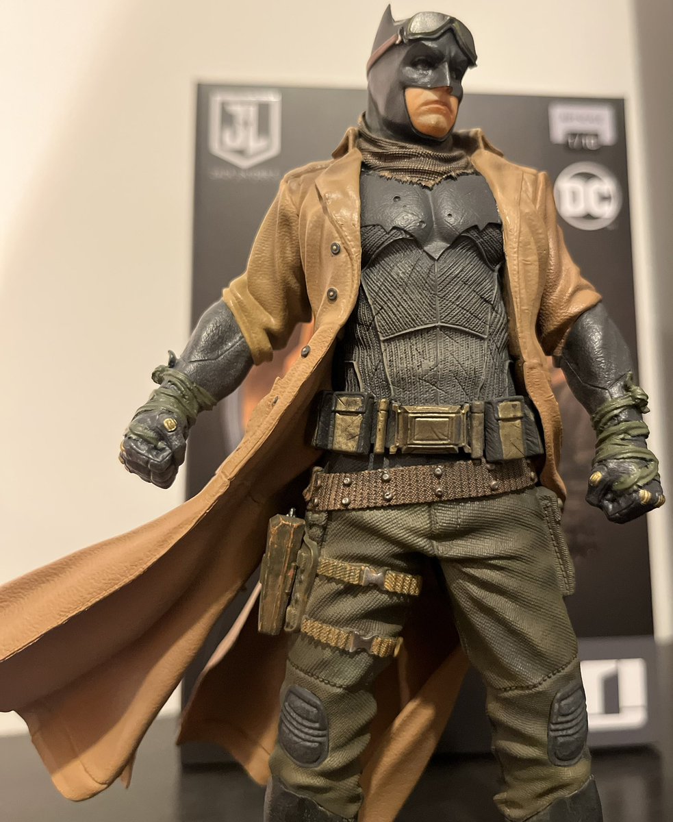 sooftc's tweet photo. Look who’s home 🏡
The details broooo
@IronStudios delivered !!!
#BestBatmanEver 🦇 #RestoreTheSnyderVerse https://t.co/yx9xliMdb5