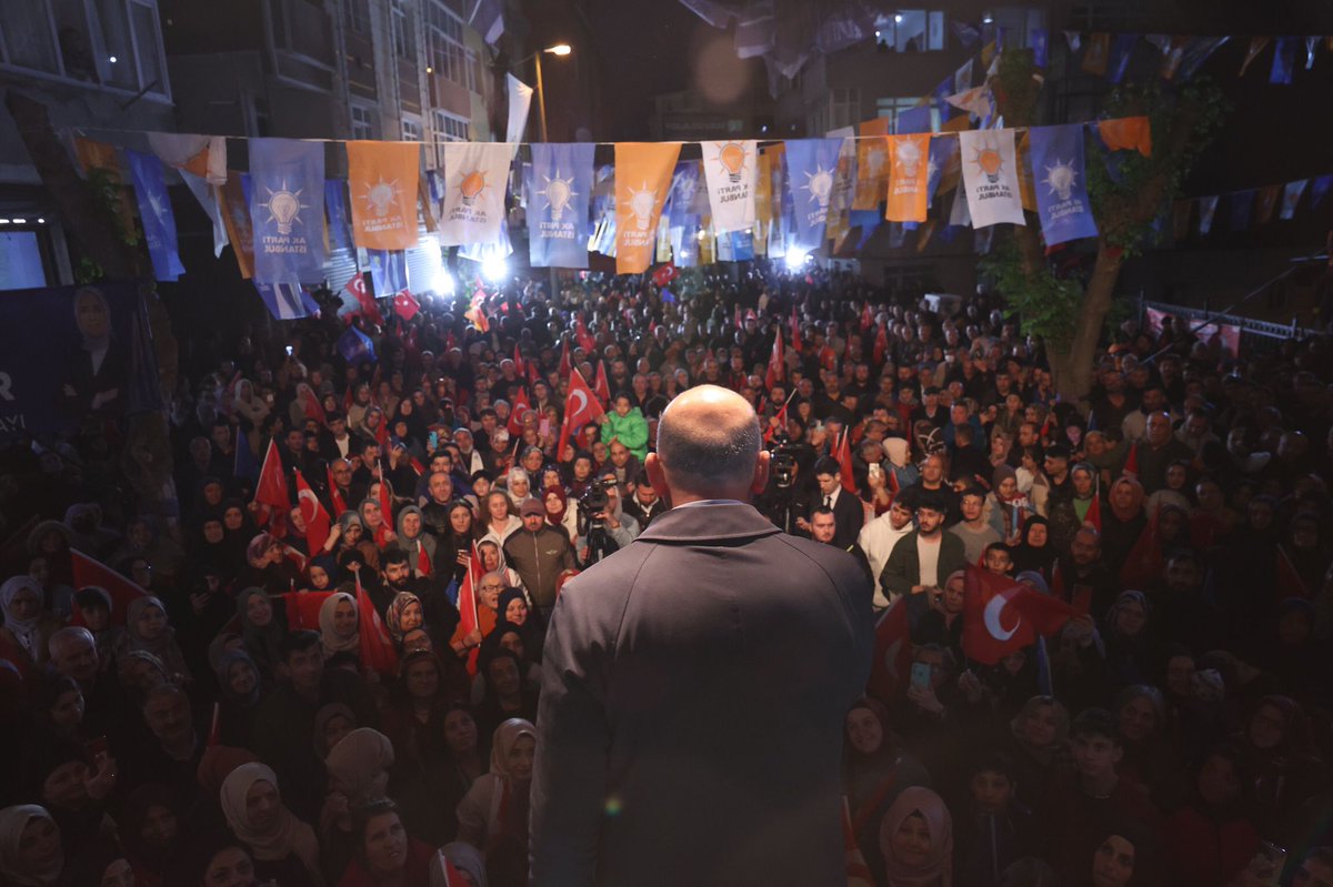 suleymansoylu's tweet photo. "Tayyip Erdoğan gitsin" diyenler;
"15 Temmuz'u yapan FETÖ'cüler, tekrar devlete girsinler" diyorlar.
"Tutsak" dedikleri Apo ile Selo "serbest bırakılsın" diyorlar...

Bu Millet, buna izin vermez!

💙Gaziosmanpaşa Yıldıztabya Mahallesi'nde hemşehrilerimizle 📸 https://t.co/Mnly4MY1pV