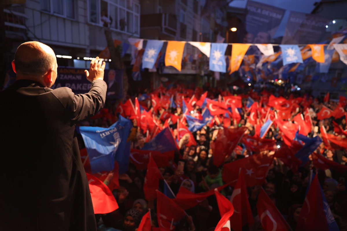 'Tayyip Erdoğan gitsin' diyenler;
'15 Temmuz'u yapan FETÖ'cüler, tekrar devlete girsinler' diyorlar.
'Tutsak' dedikleri Apo ile Selo 'serbest bırakılsın' diyorlar...

Bu Millet, buna izin vermez!

💙Gaziosmanpaşa Yıldıztabya Mahallesi'nde hemşehrilerimizle 📸