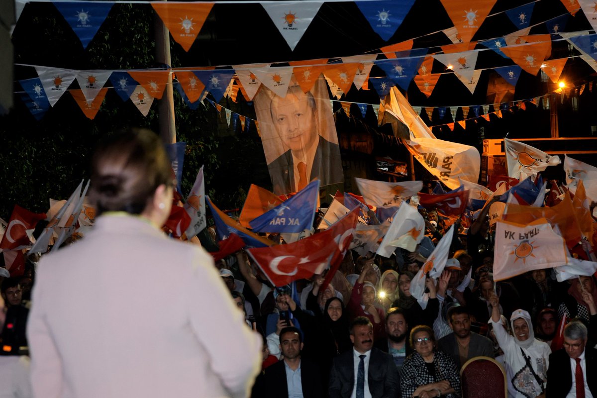 deryayanikashb's tweet photo. Osmaniye merkez ilçe mahalle mitingimizi gerçekleştirdik.

Hemşehrilerimizin 14 Mayıs'ta rekor bir oyla eser ve hizmet siyasetini seçerek Cumhurbaşkanımız Sn. @RTErdogan ve Cumhur İttifakı ile yola devam diyeceğine olan inancım tamdır.

#DoğrudanŞaşma https://t.co/FxIGm2xkWK