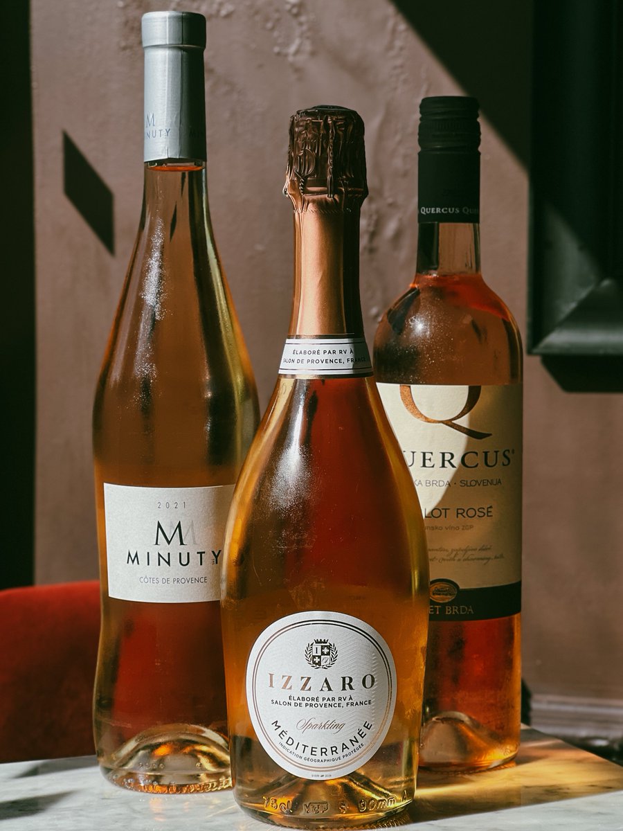 ShaftesburyPub's tweet image. Looking for a reason to smile on a gloomy day? Our rosé wines are like sunshine in a glass! ☀️

 #roséalltheway #cheers #publove