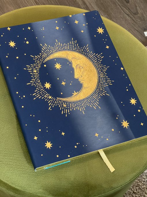 Look at my new notebook 🥹 https://t.co/UBAI0Jr52f
