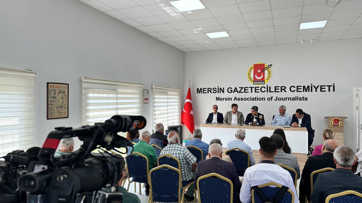 Serokê Cemiyeta Rojnamegerên Mêrsînê Mr.  Em bi Rustem Kaya Tepe û rojnamevanên xwe yên hêja re hatin cem hev.  Me qala Mêrsîna xwe û pirsgirêkên çapemeniya herêmî kir.  Ji ber eleqe û xema wan em spasiya Rêveberiya Cemiyeta Rojnamegerên Mêrsînê dikin.