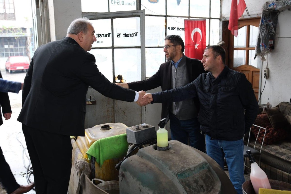 Tosya'dayız.

Sanayi sitesi esnaflarımızla bir araya gelerek 14 Mayıs seçimleri için desteklerini istedik.

Tosya esnafının gönlümüzdeki yeri aynı. Tosyalı çalışkandır, çalışkanı sever. Biz Tosya için durmadan çalışacağız inşallah.